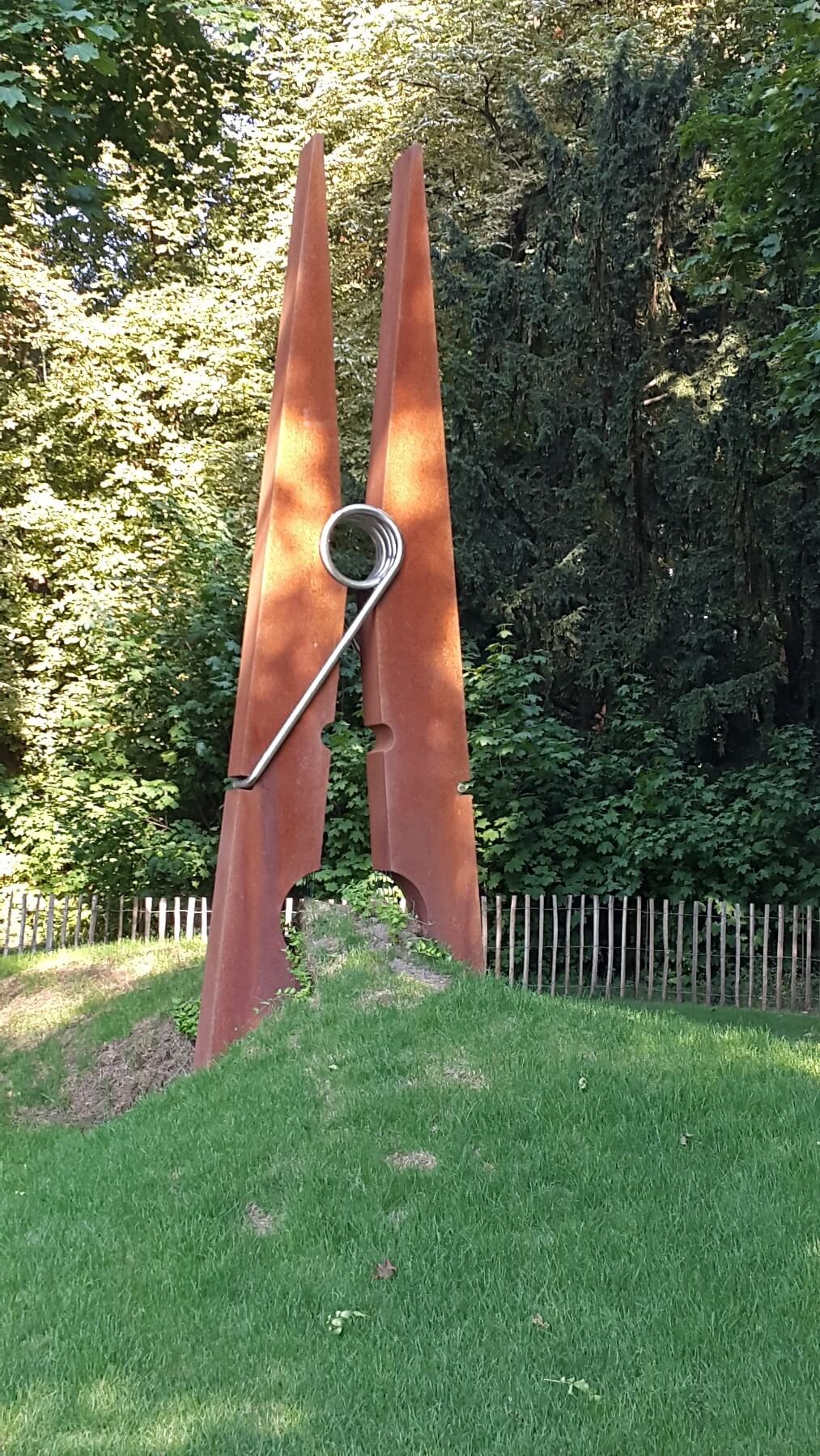 Pince à linge géante (Vendue)